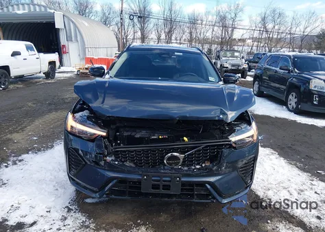 2024 Volvo Xc60 B5 Plus Dark Theme z USA, uszkodzony, nr VIN YV4L12RL5R1814913